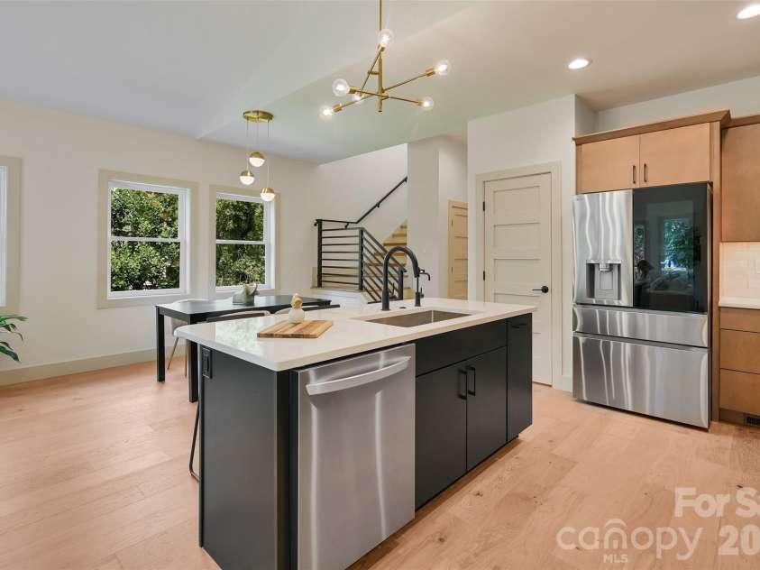 30 Sand Hill Road, Asheville, NC 28806.  MLS# CAR4382772, YatesRealty ID 22422. 