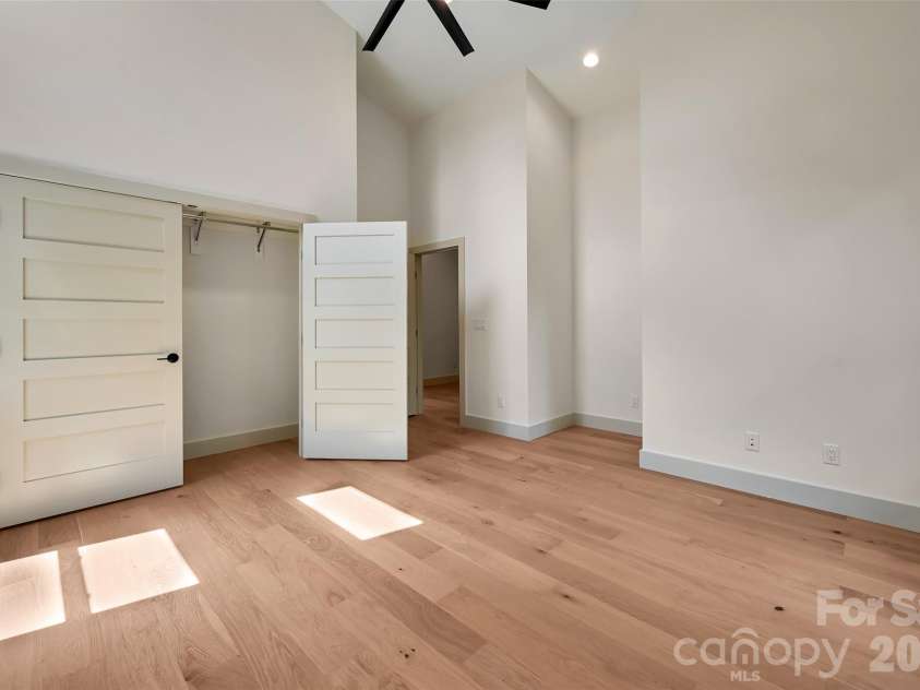 30 Sand Hill Road, Asheville, NC 28806.  MLS# CAR4382772, YatesRealty ID 22422. 