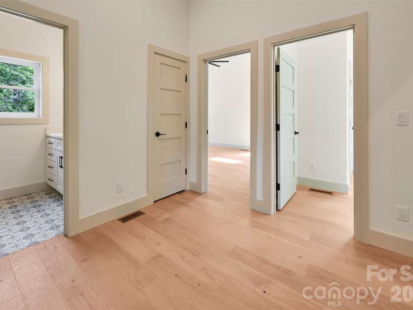30 Sand Hill Road, Asheville, NC 28806.  MLS# CAR4382772, YatesRealty ID 22422. Landing on top level