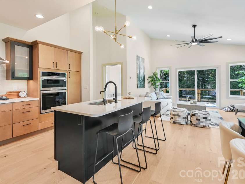 30 Sand Hill Road, Asheville, NC 28806.  MLS# CAR4382772, YatesRealty ID 22422. Truly a chef's kitchen!