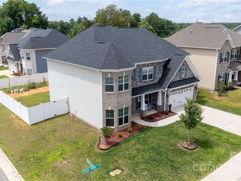 2110 Owls View Lane, Colfax, NC 27235.  MLS# CAR4275703, YatesRealty ID 22423. 