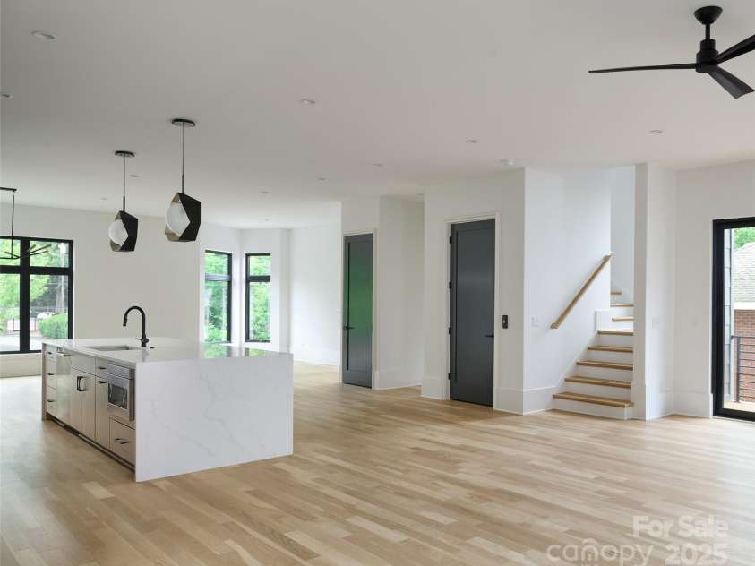 1511 Waverly Avenue, Charlotte, NC 28203.  MLS# CAR4275705, YatesRealty ID 22424. 