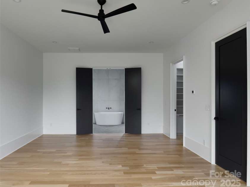 1511 Waverly Avenue, Charlotte, NC 28203.  MLS# CAR4275705, YatesRealty ID 22424. 