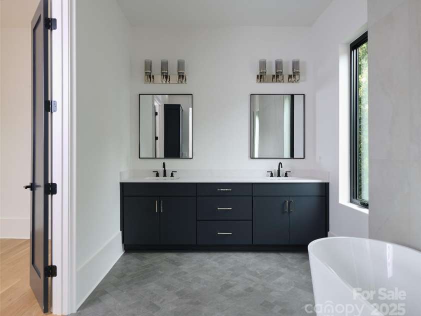 1511 Waverly Avenue, Charlotte, NC 28203.  MLS# CAR4275705, YatesRealty ID 22424. 