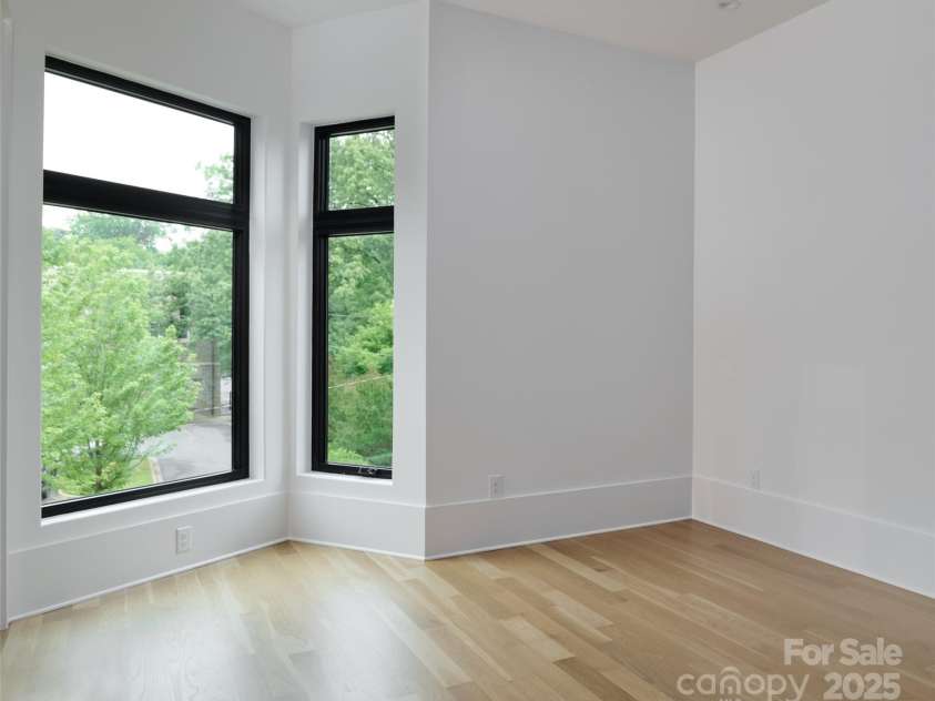 1511 Waverly Avenue, Charlotte, NC 28203.  MLS# CAR4275705, YatesRealty ID 22424. 