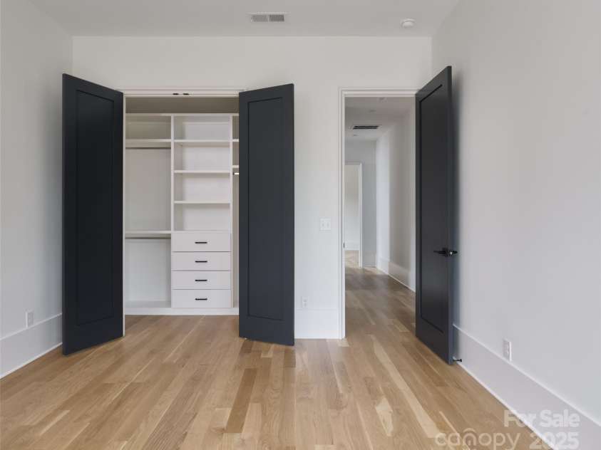 1511 Waverly Avenue, Charlotte, NC 28203.  MLS# CAR4275705, YatesRealty ID 22424. 