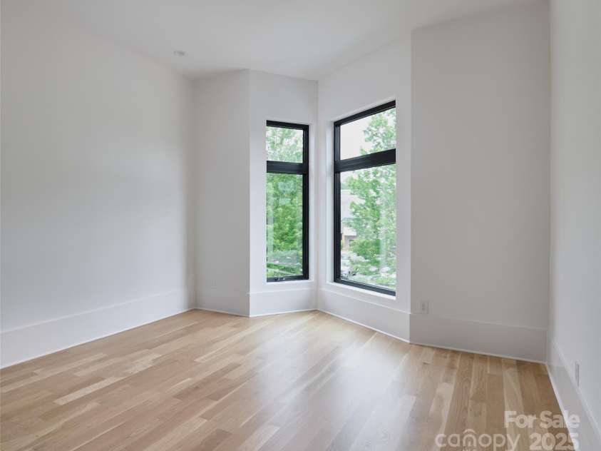 1511 Waverly Avenue, Charlotte, NC 28203.  MLS# CAR4275705, YatesRealty ID 22424. 