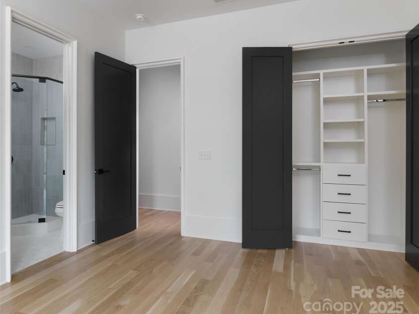 1511 Waverly Avenue, Charlotte, NC 28203.  MLS# CAR4275705, YatesRealty ID 22424. 