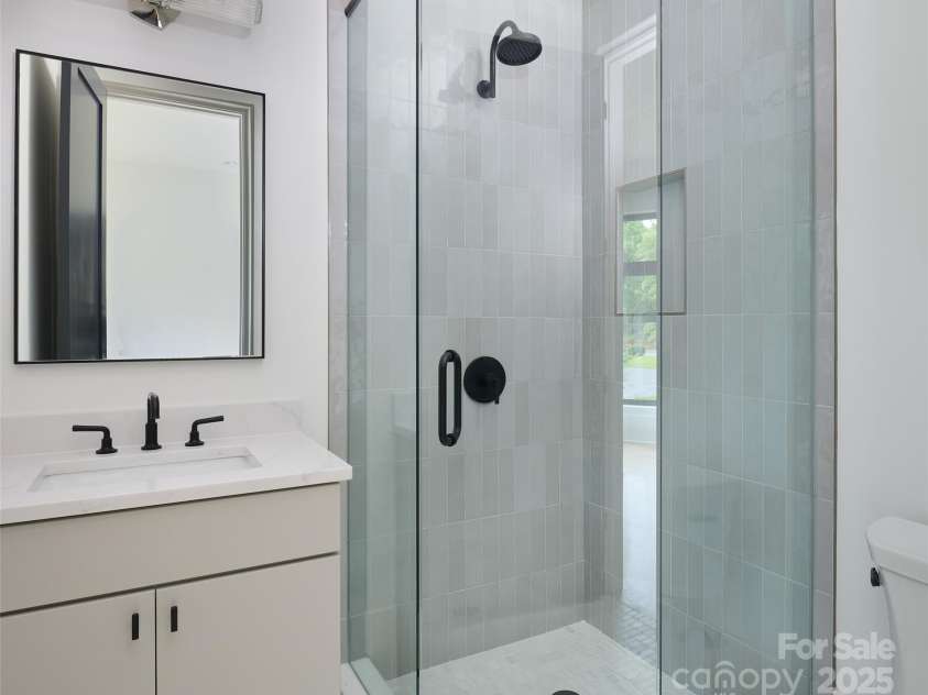 1511 Waverly Avenue, Charlotte, NC 28203.  MLS# CAR4275705, YatesRealty ID 22424. 