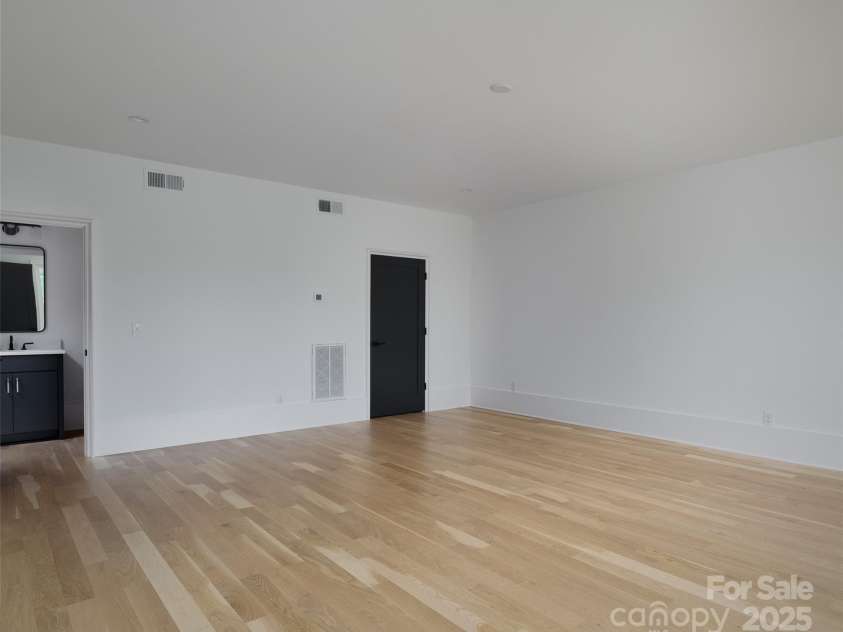 1511 Waverly Avenue, Charlotte, NC 28203.  MLS# CAR4275705, YatesRealty ID 22424. 