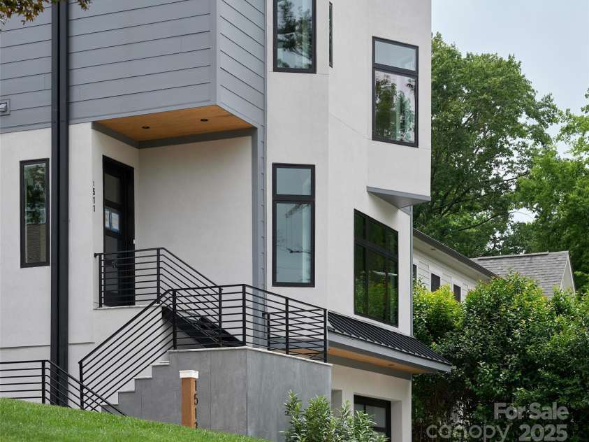 1511 Waverly Avenue, Charlotte, NC 28203.  MLS# CAR4275705, YatesRealty ID 22424. 