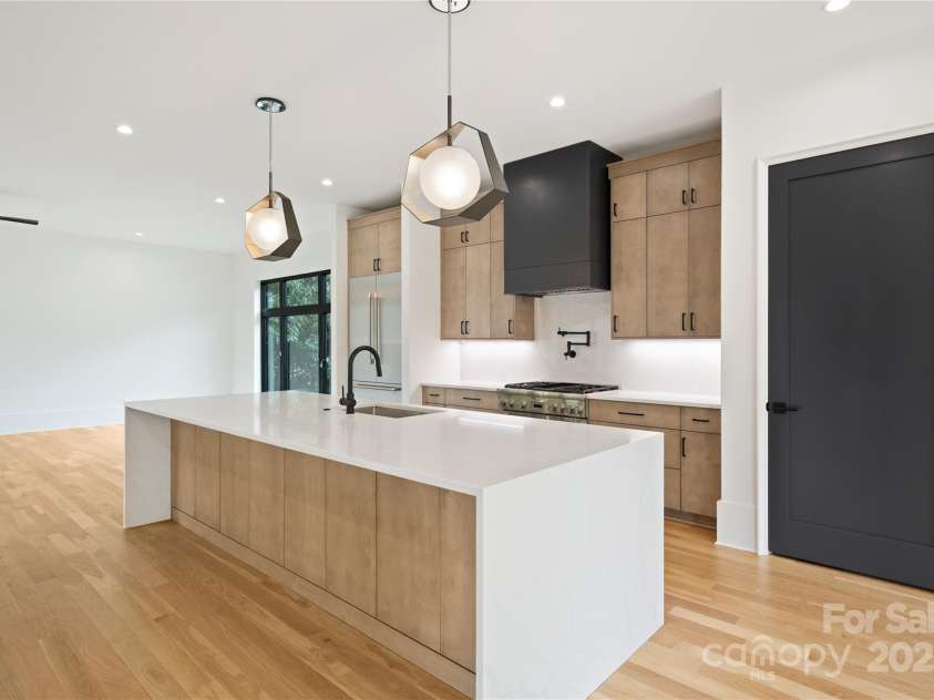 1511 Waverly Avenue, Charlotte, NC 28203.  MLS# CAR4293317, YatesRealty ID 22424. 