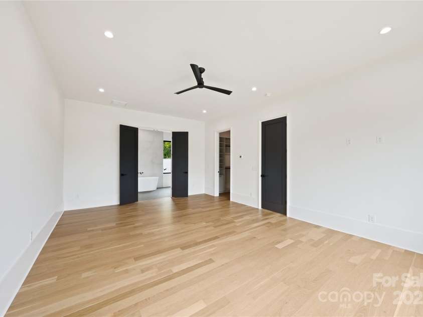 1511 Waverly Avenue, Charlotte, NC 28203.  MLS# CAR4293317, YatesRealty ID 22424. 