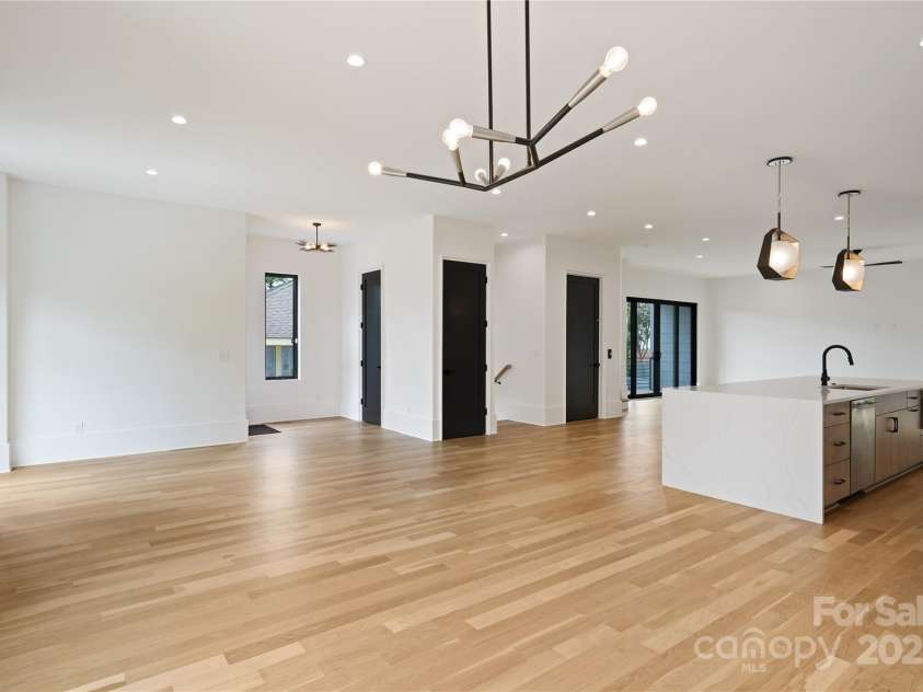 1511 Waverly Avenue, Charlotte, NC 28203.  MLS# CAR4293317, YatesRealty ID 22424. 