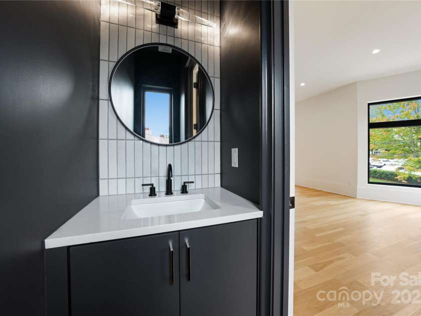 1511 Waverly Avenue, Charlotte, NC 28203.  MLS# CAR4293317, YatesRealty ID 22424. 