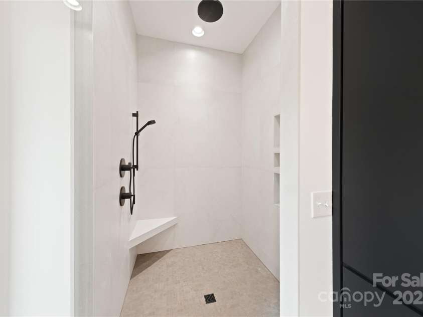 1511 Waverly Avenue, Charlotte, NC 28203.  MLS# CAR4293317, YatesRealty ID 22424. 