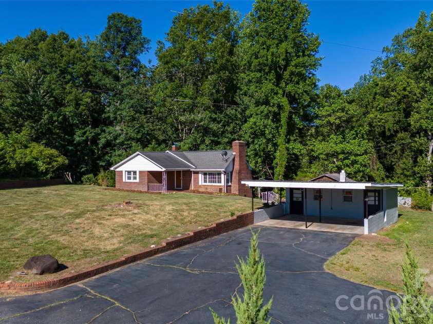 3036 Flat Gap Road, Valdese, NC 28690.  MLS# CAR4382777, YatesRealty ID 22424. 