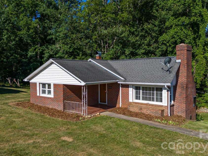 3036 Flat Gap Road, Valdese, NC 28690.  MLS# CAR4382777, YatesRealty ID 22424. 