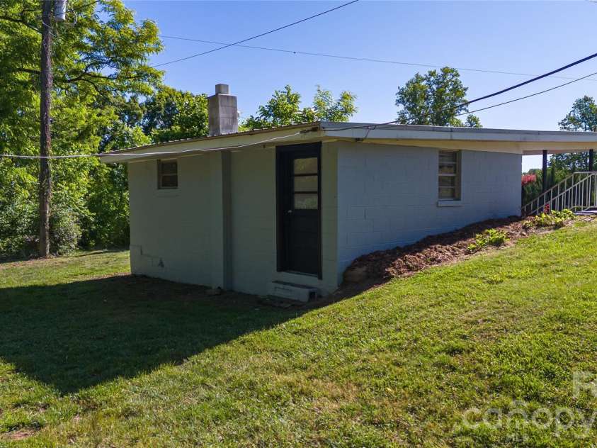 3036 Flat Gap Road, Valdese, NC 28690.  MLS# CAR4382777, YatesRealty ID 22424. 