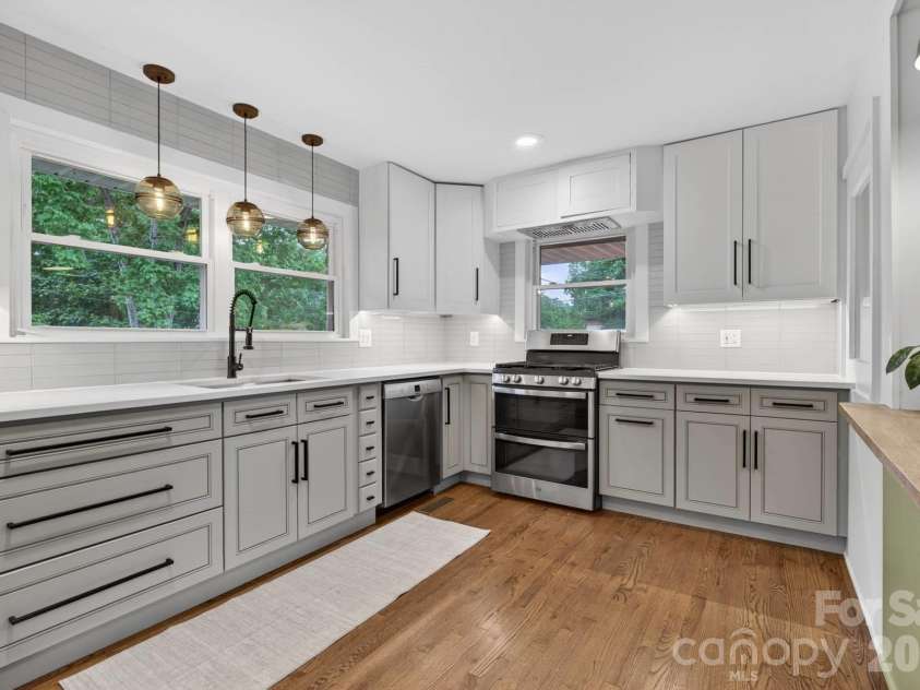 140 Dunbar Street, Bryson City, NC 28713.  MLS# CAR4382770, YatesRealty ID 22427. 