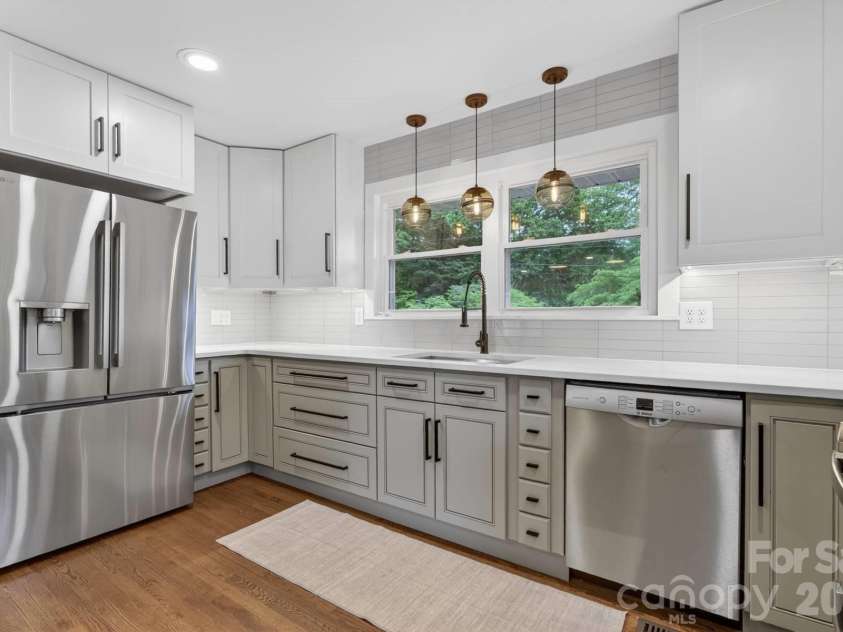 140 Dunbar Street, Bryson City, NC 28713.  MLS# CAR4382770, YatesRealty ID 22427. 