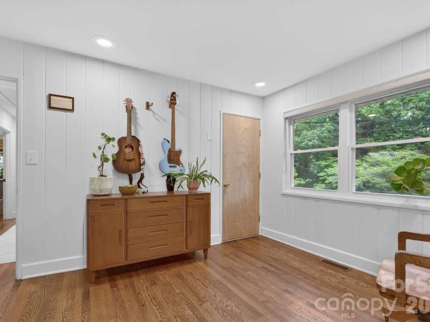140 Dunbar Street, Bryson City, NC 28713.  MLS# CAR4382770, YatesRealty ID 22427. 