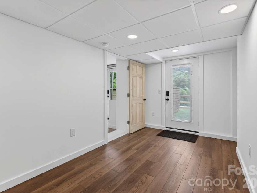 140 Dunbar Street, Bryson City, NC 28713.  MLS# CAR4382770, YatesRealty ID 22427. 