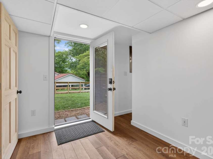 140 Dunbar Street, Bryson City, NC 28713.  MLS# CAR4382770, YatesRealty ID 22427. 