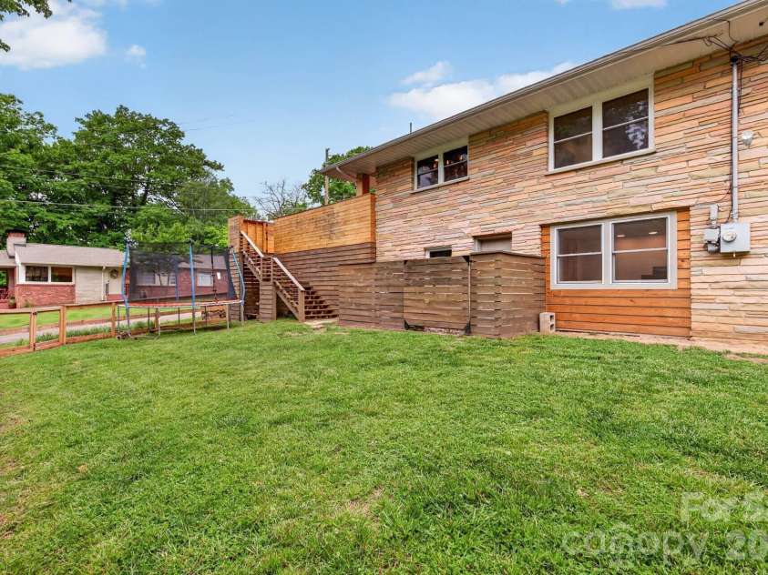 140 Dunbar Street, Bryson City, NC 28713.  MLS# CAR4382770, YatesRealty ID 22427. 