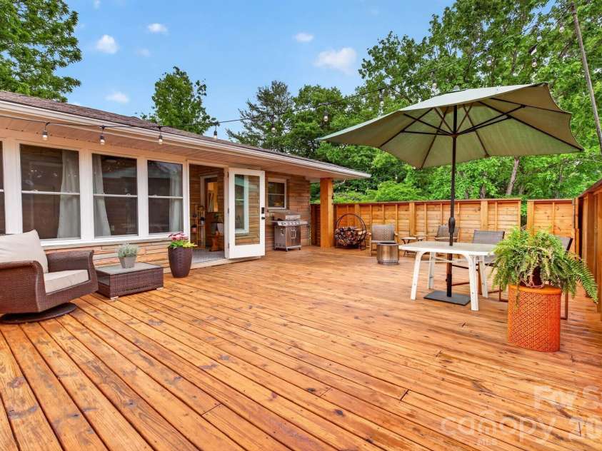 140 Dunbar Street, Bryson City, NC 28713.  MLS# CAR4382770, YatesRealty ID 22427. 