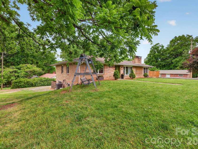 140 Dunbar Street, Bryson City, NC 28713.  MLS# CAR4382770, YatesRealty ID 22427. 