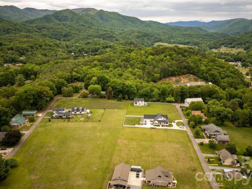 140 Dunbar Street, Bryson City, NC 28713.  MLS# CAR4382770, YatesRealty ID 22427. 