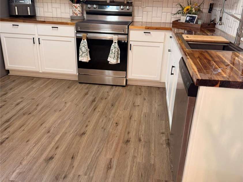2212 Pinnacle View Drive, Kings Mountain, NC 28086.  MLS# CAR4382564, YatesRealty ID 22428. 