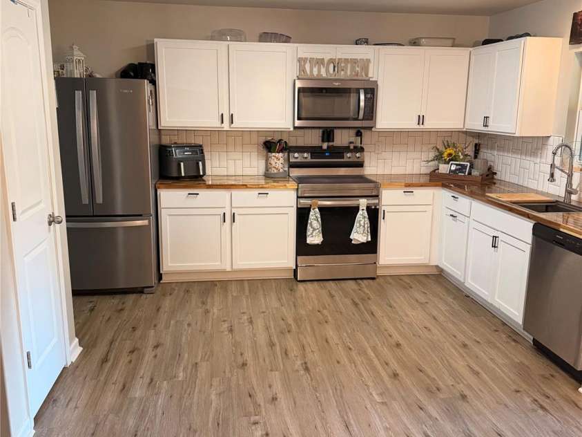 2212 Pinnacle View Drive, Kings Mountain, NC 28086.  MLS# CAR4382564, YatesRealty ID 22428. 