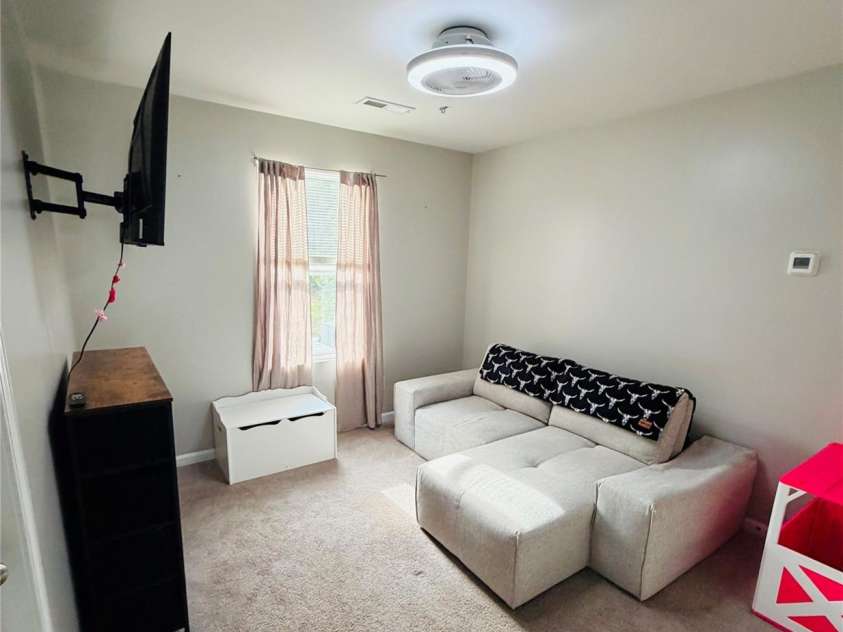 2212 Pinnacle View Drive, Kings Mountain, NC 28086.  MLS# CAR4382564, YatesRealty ID 22428. 