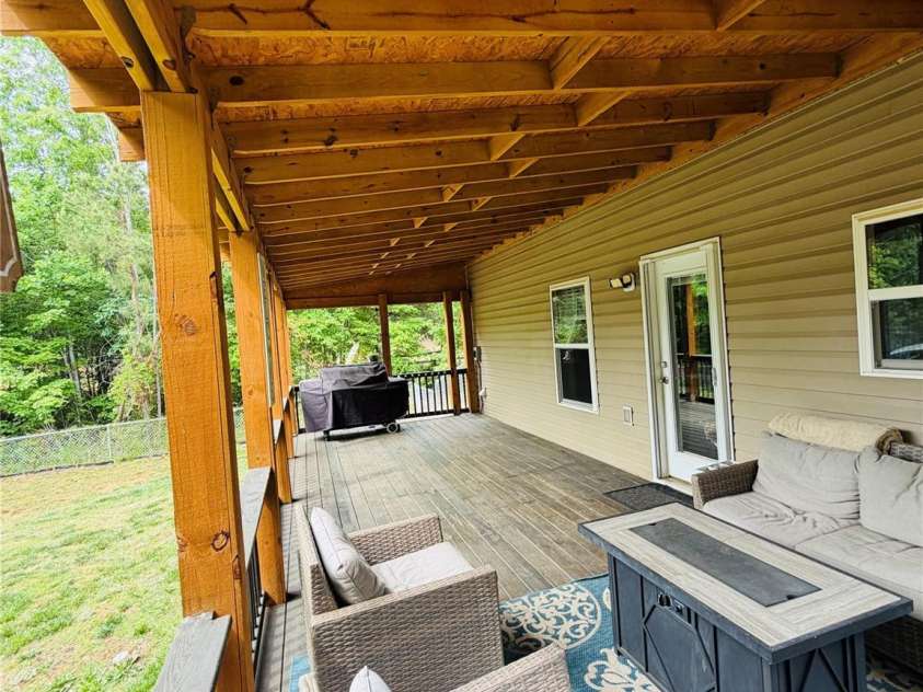 2212 Pinnacle View Drive, Kings Mountain, NC 28086.  MLS# CAR4382564, YatesRealty ID 22428. 