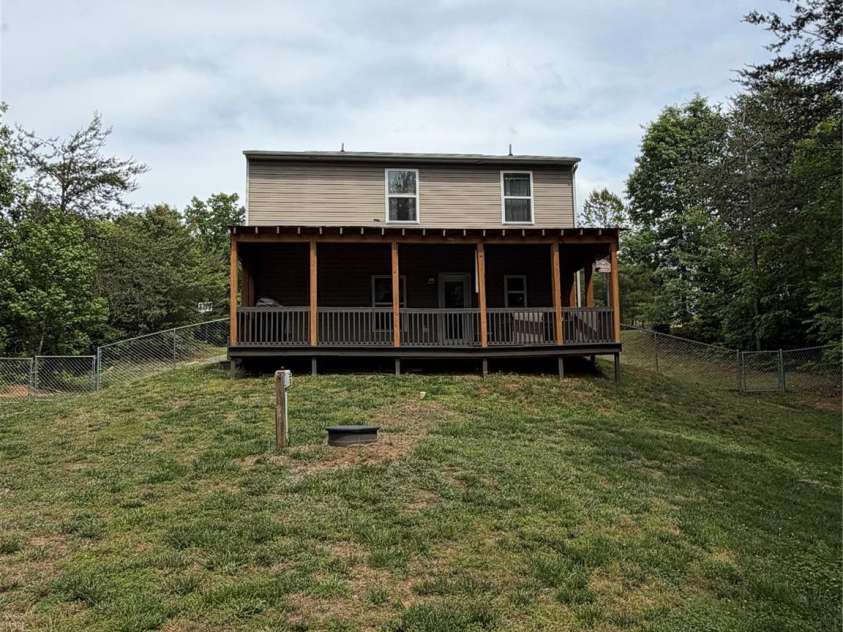 2212 Pinnacle View Drive, Kings Mountain, NC 28086.  MLS# CAR4382564, YatesRealty ID 22428. 