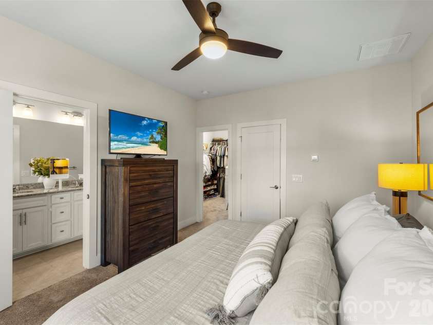 2856 Grand Union Way, Charlotte, NC 28209.  MLS# CAR4309756, YatesRealty ID 2243. 