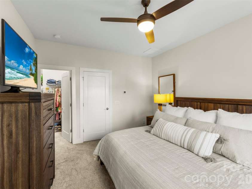 2856 Grand Union Way, Charlotte, NC 28209.  MLS# CAR4309756, YatesRealty ID 2243. 