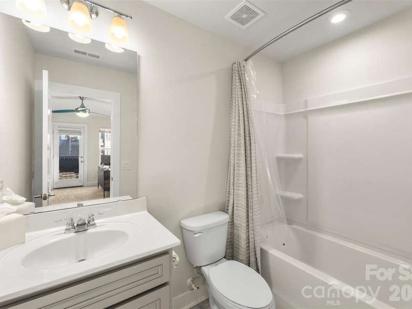 2856 Grand Union Way, Charlotte, NC 28209.  MLS# CAR4309756, YatesRealty ID 2243. 