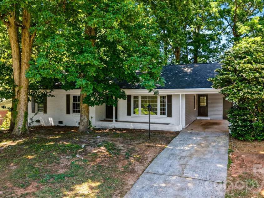 1409 Woodberry Road, Charlotte, NC 28212.  MLS# CAR4379143, YatesRealty ID 22430. 