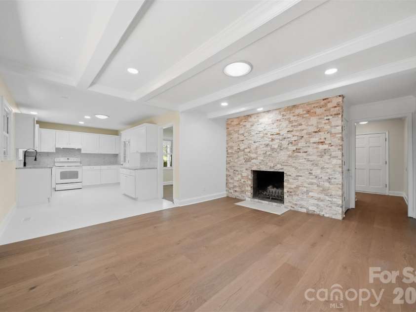 1409 Woodberry Road, Charlotte, NC 28212.  MLS# CAR4379143, YatesRealty ID 22430. 
