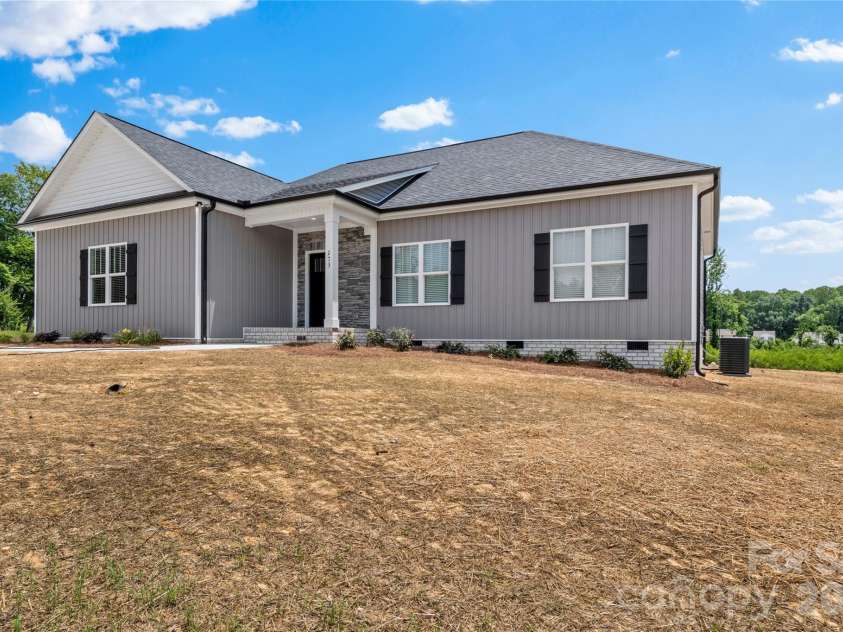 273 Stonybrook Drive, Lexington, NC 27295.  MLS# CAR4377314, YatesRealty ID 22431. 