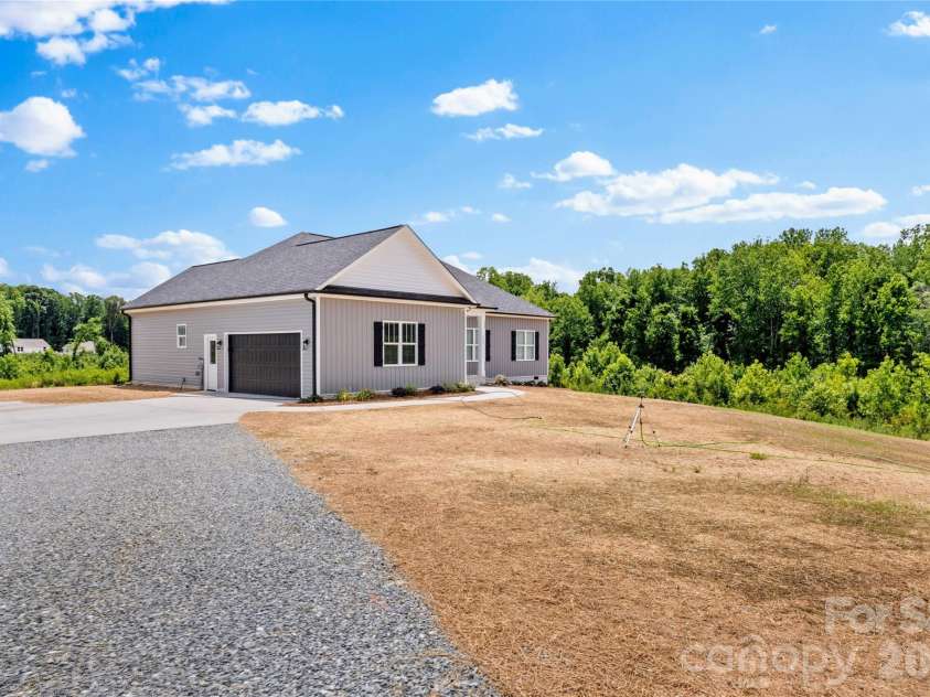 273 Stonybrook Drive, Lexington, NC 27295.  MLS# CAR4377314, YatesRealty ID 22431. 