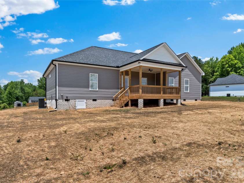 273 Stonybrook Drive, Lexington, NC 27295.  MLS# CAR4377314, YatesRealty ID 22431. 