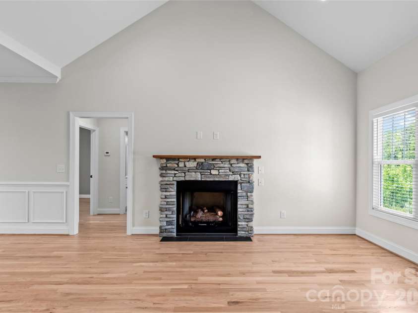 273 Stonybrook Drive, Lexington, NC 27295.  MLS# CAR4377314, YatesRealty ID 22431. 
