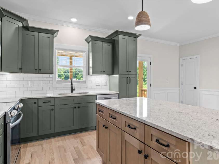 273 Stonybrook Drive, Lexington, NC 27295.  MLS# CAR4377314, YatesRealty ID 22431. 