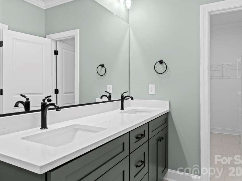 273 Stonybrook Drive, Lexington, NC 27295.  MLS# CAR4377314, YatesRealty ID 22431. 