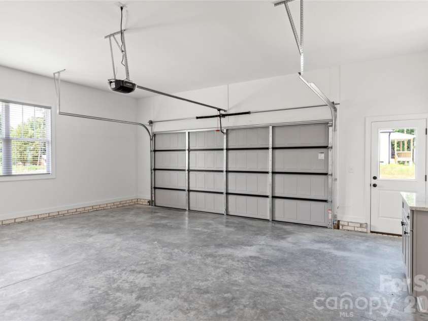 273 Stonybrook Drive, Lexington, NC 27295.  MLS# CAR4377314, YatesRealty ID 22431. 