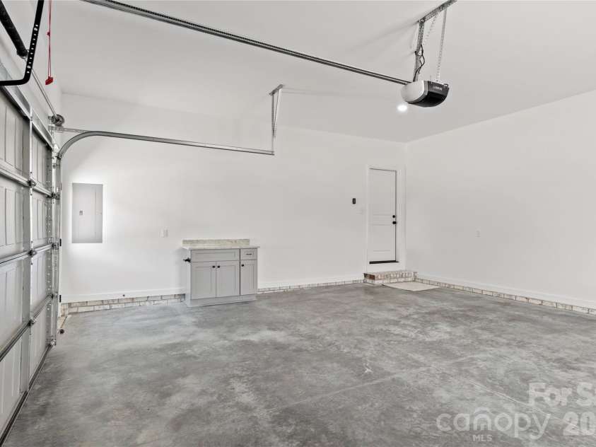273 Stonybrook Drive, Lexington, NC 27295.  MLS# CAR4377314, YatesRealty ID 22431. 